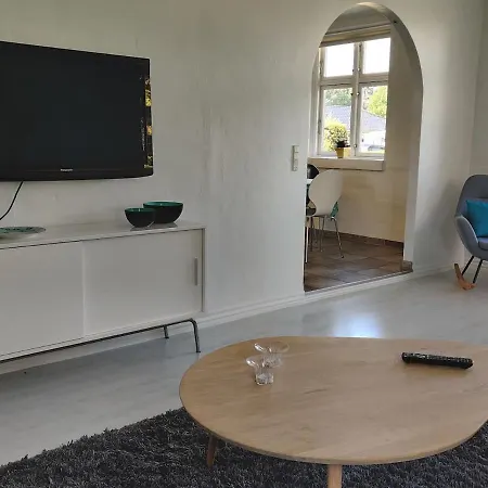 Moderniseret Bornevenligt Hus Taet Pa Forlystelser Tørring