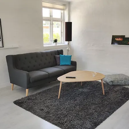 Moderniseret Bornevenligt Hus Taet Pa Forlystelser Tørring